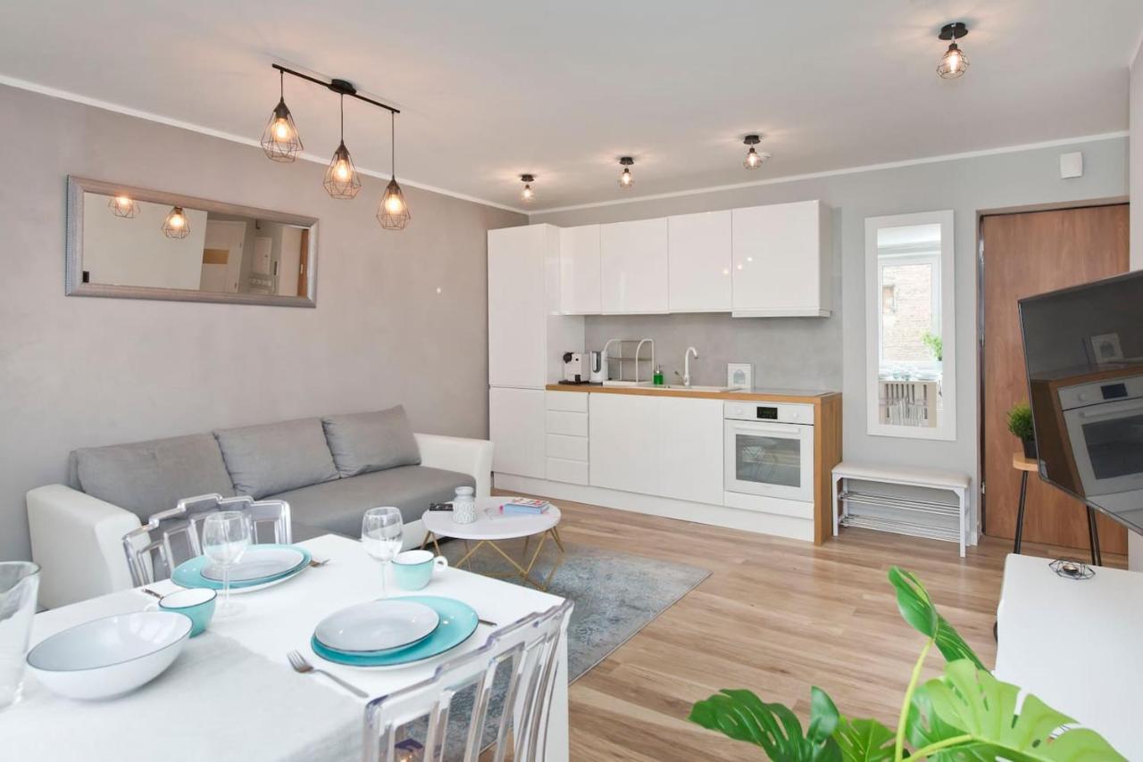 Stay Hip In Vibrant Centrally Located Apartment In Old Town Gdańsk Extérieur photo